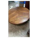 Round cocktail table