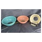 Pyrex pastel with clear bottom mixing bowls