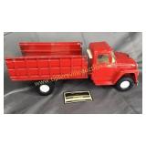 Ertl international flatbed stake truck 15in