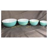 RARE Pyrex turquoise robins egg blue nesting