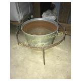 Spider base for cast iron pot & coke tub
