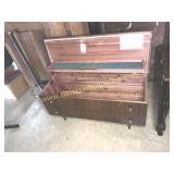 Mid Century Lane cedar chest very clean