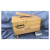 Shoe shine box