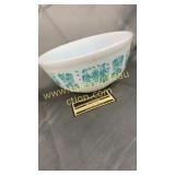 Pyrex Amish butterprint turquoise on white 2.5qt