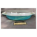 Pyrex 1.5qt turquoise divided dish with lid