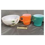 2 fire king mugs and fire king gay fad bowl