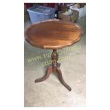 Parlor table with pie crust top