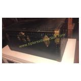 Cool old trunk no key