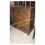 Oak chest of drawers