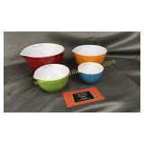 Set of nesting measuring cups