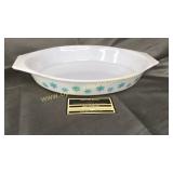 Pyrex snowflake casserole without lid