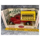 1920ï¿½s replica coke truck with bottles