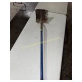 Fiberglass handle square shovel