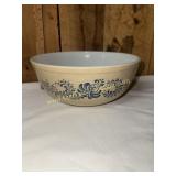 Pyrex homestead mixing bowl
