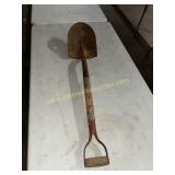 Round point shovel