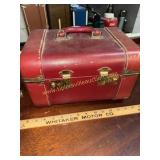 Vintage travel makeup case