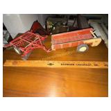 Toy disk and spreader