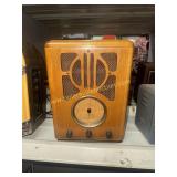 Retro style radio
