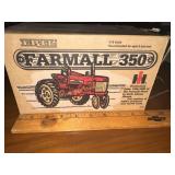 Ertl Farmall  350 in original box