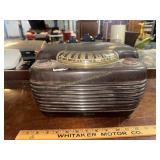 1940s Philco hippo radio in Bakelite cabinet