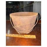 Cast iron pot