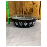 Pyrex Black Snowflake Garland Casserole Dish with Lid