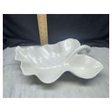 Hull USA 63 White Leaf Dish