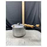 Aluminum Stovetop Popcorn Popper with Wood Handles