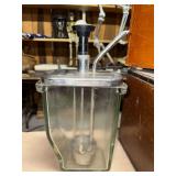 Soda fountain syrup dispenser
