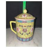Chinese Mun Shou porcelain lidded mug