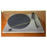 Nad electronics model C555 turntable powers up