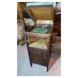 Brunswick phonograph no crank, missing needle as