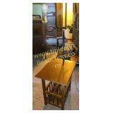 Lamp table/magazine rack