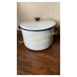Enamel ware stock pot