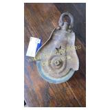 Wood and iron star pulley