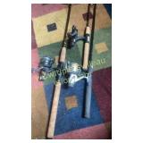 Group of 3 spinning rod and reels