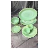 7 pcs fireking  jadeite mixing bowl is cracked