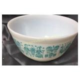Pyrex Amish butter print 1.5qt mixing bowl
