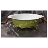 Green avocado Pyrex 2.5qt casserole on stand no