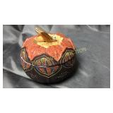 Satsuma covered bee dish 4"