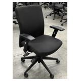 Nice Rolling Office Arm Chair