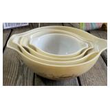 4 pc Pyrex Mixing Bowls