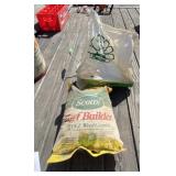 Broadcast Spreader and Fertilizer