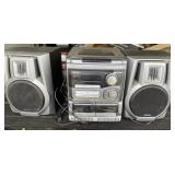 Aiwa Stereo with Speakers