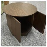 26" Round Top Lamp Table