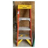Werner 4' Fiberglass Step Ladder