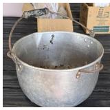 Aluminum Pan with Bail Handle