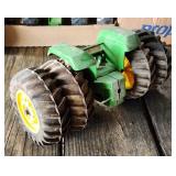 ERTL 1/16 John Deere 4WD Tractor Rear End Duals