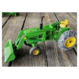 ERTL 1/16 John Deere 4020 Diesel Tractor w/ Loader