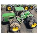 ERTL 1/16 John Deere 4WD Tractor w/ Triples